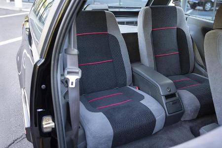 Die hinteren Einzelsitze bieten dank der waagerechten Dachform auch Erwachsenen ausreichend Platz und Komfort.