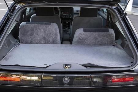 Dank der einzeln umklappbaren Rücksitzen lässt sich der Kofferraum allerdings effektiv vergrößern.