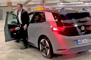 Elon Musk bei Herbert Diess VW ID.3