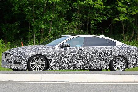 Jaguar XF LWB Erlkönig