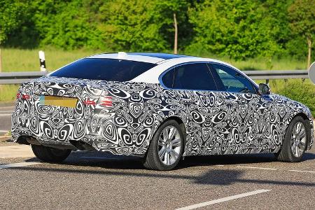 Jaguar XF LWB Erlkönig