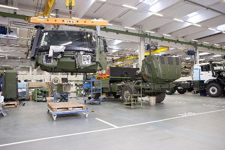 Mercedes Unimog U 5000 und Zetros 4x4 / 6x6