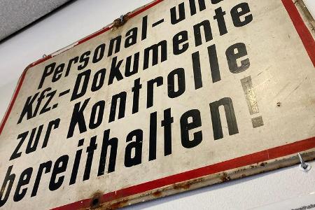 DDR Flucht Fahrzeuge Checkpoint Charlie