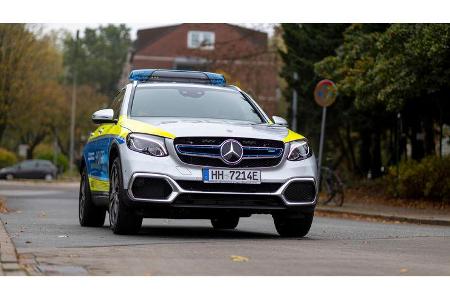 Polizei Hamburg: Auf Streife mit der Brennstoffzelle von Mercedes-Benz: Polizeipräsident Ralf Martin Meyer übernimmt den wel...