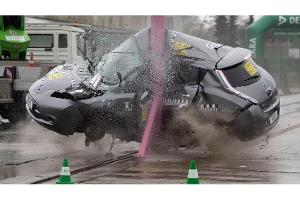 11/2019, Dekra Elektroauto-Crashtest Nissan Leaf