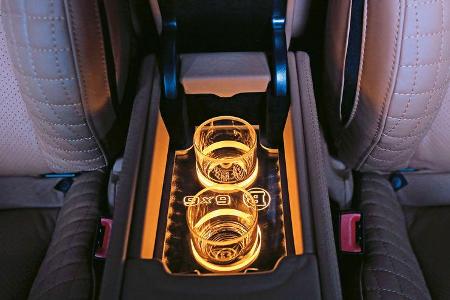 Brabus 700 6x6, Bord-Bar