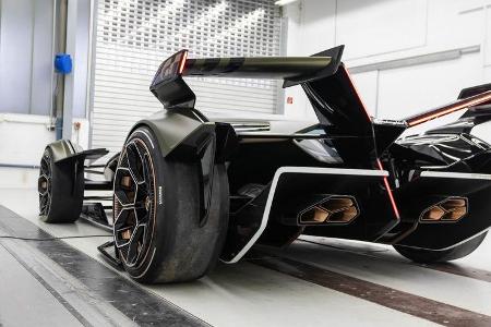 Scheinwerfer und Rückleuchten haben eine Y-Form und sollen so einen ersten Ausblick auf zukünftige Designs geben.