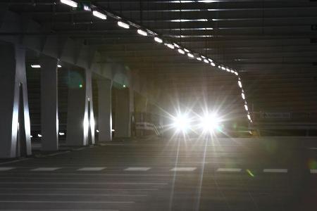 Eine Nacht im Parkhaus mit dem BMW 1er M Coupé