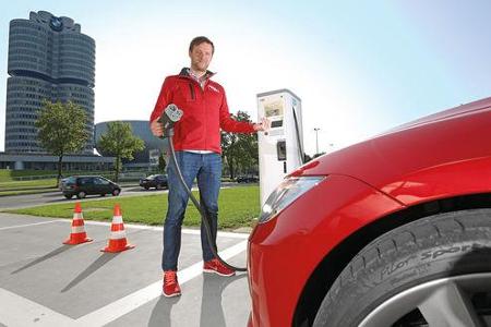Tesla Model S, Alexander Bloch