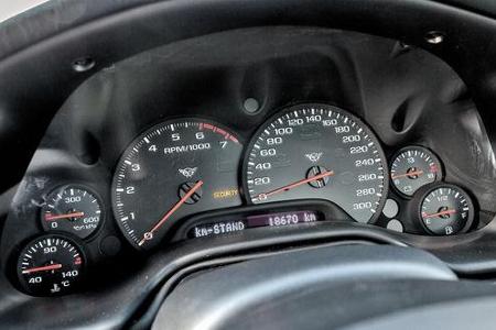 Chevrolet Corvette C5, Rundinstrumente