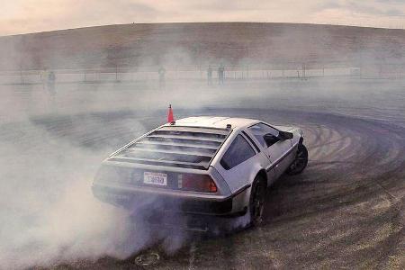 Elektrischer DeLorean driftet autonom