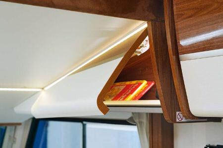 Euro Mobil Integra Line 690 HB mit Fächern am Hubbett