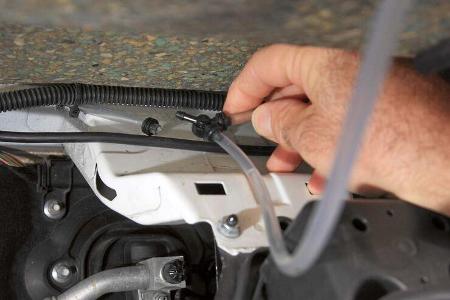 Scheibenwaschwasserschlauch rutschte vom Nippel beim Euro Mobil Integra Line 690 HB