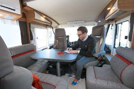 Sitzgruppe im Carthago C-Tourer I 144 LE Epic