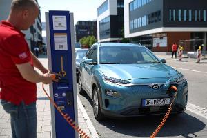 Hyundai Kona Elektro, Ladesäule