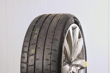 Test - Sportreifen - Semi-Slicks - Pirelli P Zero Trofeo R - 235/35 R19