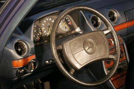 Mercedes W 123, Cockpit