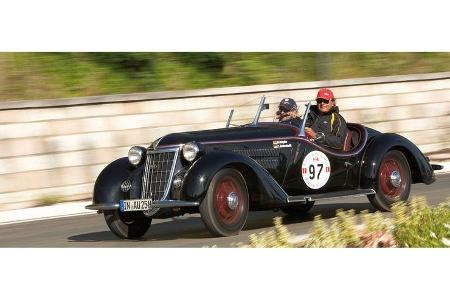 Rainer Köhne und Tim Ramms auf Wanderer W 25 K: 1,9-Liter-Reihensechszylinder, 85 PS, Baujahr 1937, Team AUDI Tradition.