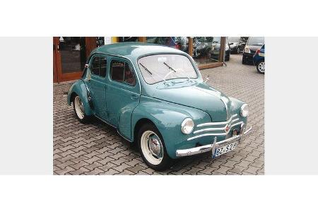 Herbert Brand und Elke Brand auf Renault 4 CV: 0,8-Liter-Reihenvierzylinder, 22 PS, Baujahr 1955