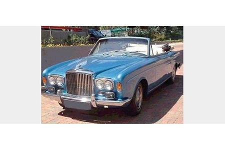 Sven C. Sixt und Jan-Peter Horst auf Bentley Corniche Convertible: 6,8-Liter-V8, 212 PS, Baujahr 1973, Team EUROGROUP