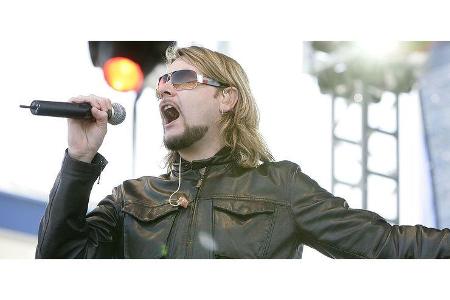 Reamonn ließ es im Fahrerlager ebenso krachen ...