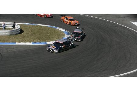 ... bis er in der Spitzkehre ein Stück zu weit schoss und drei Plätze verlor.