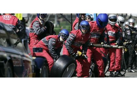 ... nur um sechs Runden später auch seinen zweiten Pflichtstopp zu absolvieren.