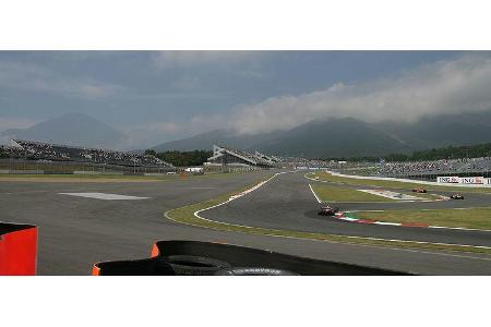 Doch am Himmel über dem Fujijama braute sich plötzlich etwas zusammen.