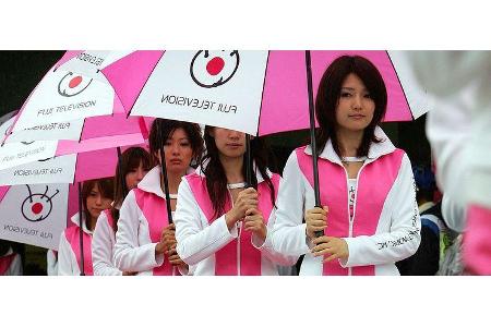 Die durchnässten Mädels in quietsche-rosa ...