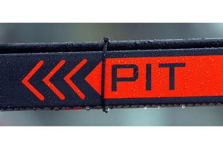 So gehts nicht, meinte die Rennleitung und rief die Roten an die Box.