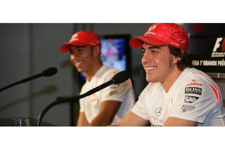 Die gute Laune von Lewis Hamilton sollte schon im ersten Regentraining getrübt werden.