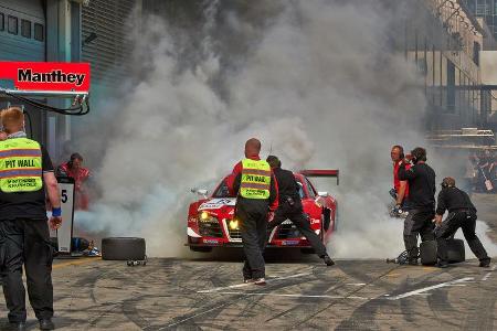VLN, Nürburgring, Audi R8, Phoenix Racing, Tankstopp, Feuer, 26.04.2014