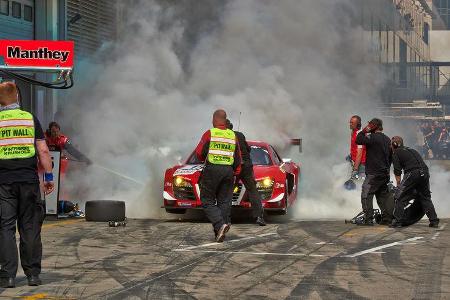 VLN, Nürburgring, Audi R8, Phoenix Racing, Tankstopp, Feuer, 26.04.2014