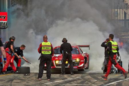 VLN, Nürburgring, Audi R8, Phoenix Racing, Tankstopp, Feuer, 26.04.2014