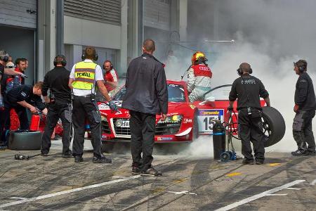 VLN, Nürburgring, Audi R8, Phoenix Racing, Tankstopp, Feuer, 26.04.2014
