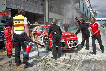 VLN, Nürburgring, Audi R8, Phoenix Racing, Tankstopp, Feuer, 26.04.2014