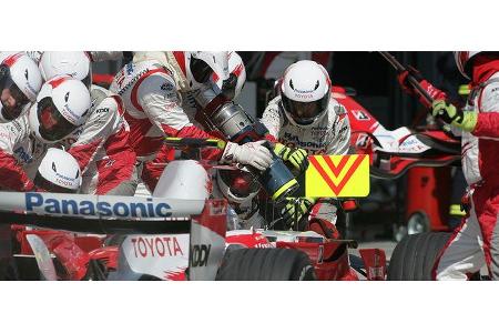 Ralf Schumacher kam mit einer Ein-Stopp Strategie ein paar Plätze nach vorne.