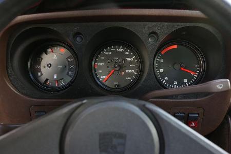 Porsche 924, Rundinstrumente