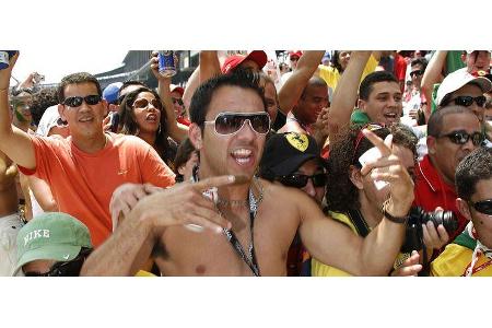 ... und opfert sein letztes Hemd.