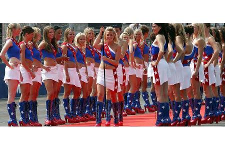 Oder rüstet sich gleich im uniformen Sommeroutfit.