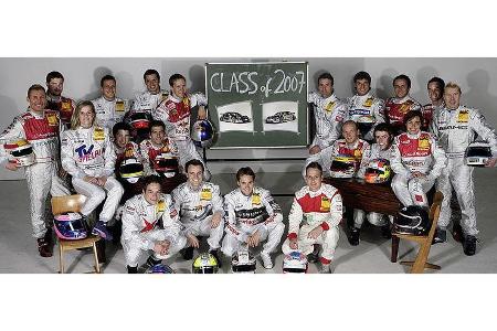 Die DTM-Klasse 2007 mit 18 Fahrern und zwei Fahrerinnen. Wie 2006 schickt Audi Vanina Ickx ins Rennen, Mercedes Susie Stodda...