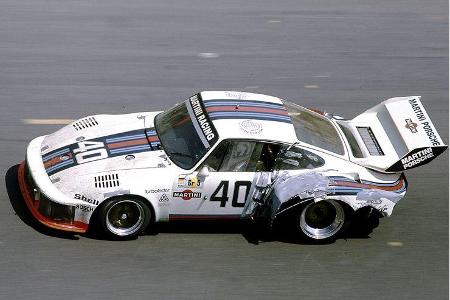 Das Team Manfred Schurti/Rolf Stommelen holt 1976 in Le Mans trotz angeschlagenen Porsche 935 Rang vier, ...