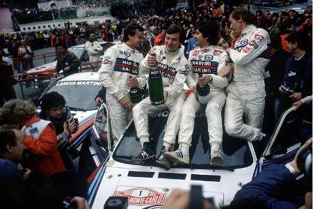 ...den er hier mit Markku Alen, Illka Kivimäki und Co-Pilot Christian Geistdörfer feiert.