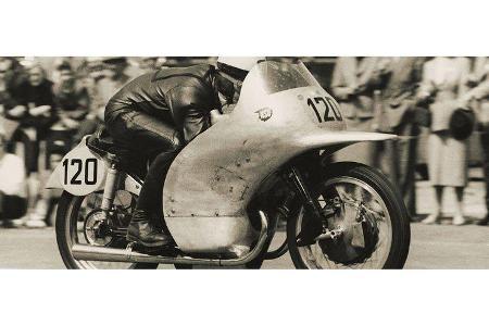 Entenschnabel: Haas auf der NSU Rennmax.