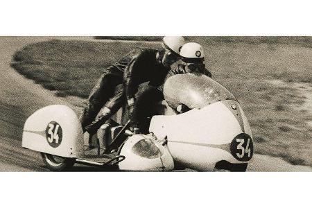 Die viermaligen Weltmeister Deubel/Hörner bei dem Motorrad greand Prix 1961.