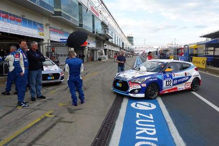 Hyundai Veloster - Hyundai Motor Deutschland - Startnummer: #132 - Bewerber/Fahrer: Alexander Köppen, Rory Pentinnen, Heiko ...