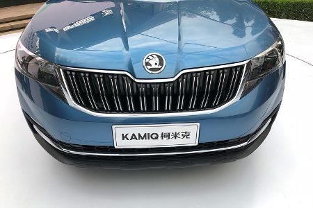 Optisch zeigt sich der Kamiq allerdings mit den typischen Design-Merkmalen der tschechischen Marke. Scheinwerfer und ...