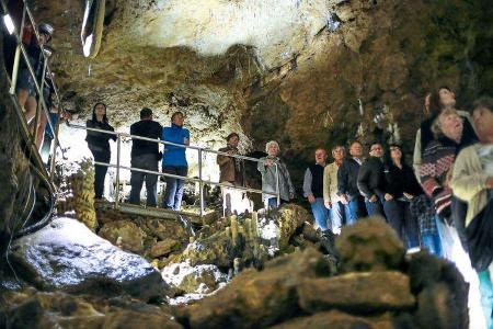 Die mystisch beleuchtete Sophienhöhle.
