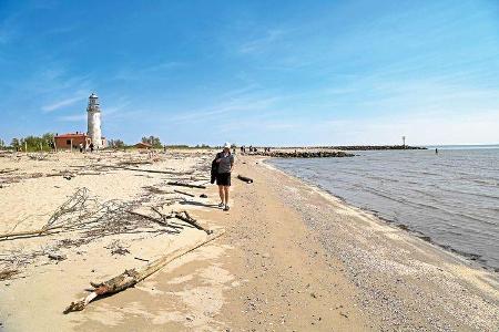Die Isola dell'Amore bietet einen Leuchttrurm und wilde Strände.