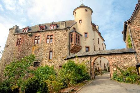 Burg Neuerburg im Enzbachtal